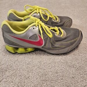 Nike Reax Run 7 Women's Size 8.5 Gray Lime Yellow Running Shoes 525755-001‎